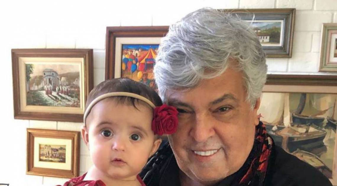 Sidney Magal e a neta Madalena