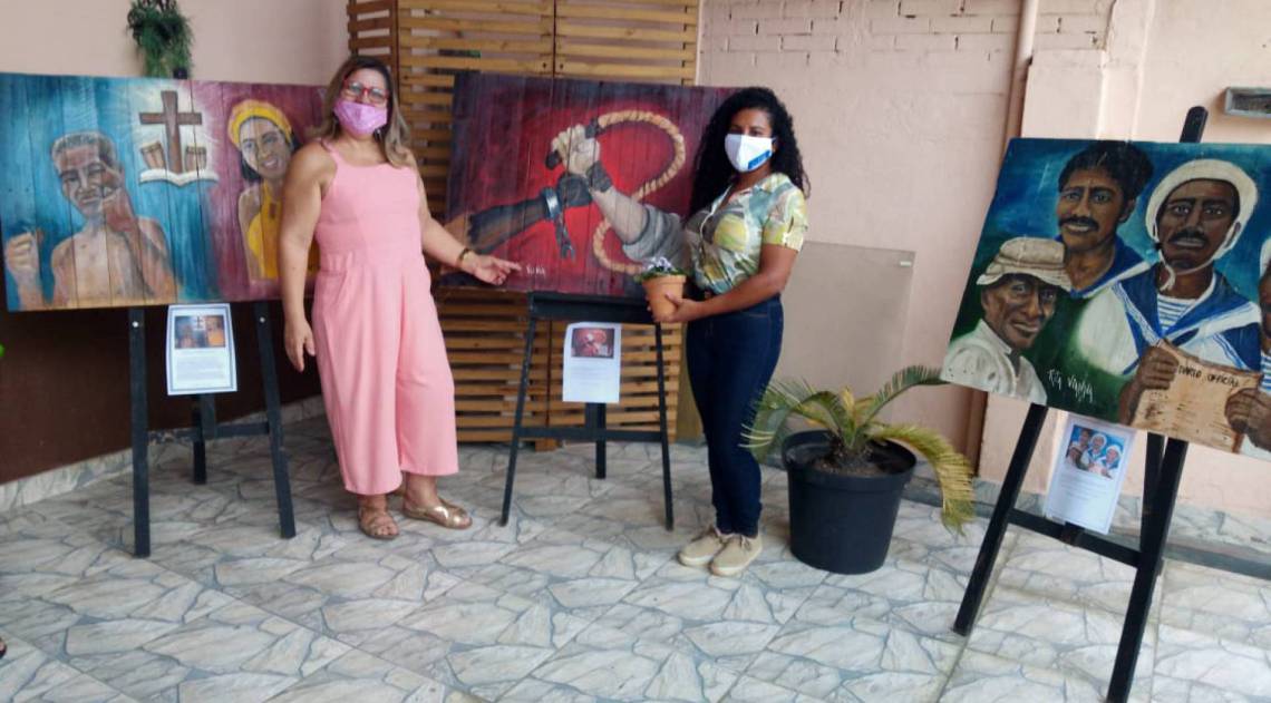 Rita Vianna e Ana Paula Rosa no ateli&ecirc; em S&atilde;o Jo&atilde;o de Meriti - Divulga&ccedil;&atilde;o