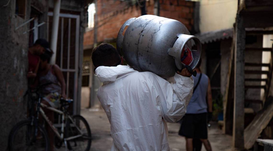 Coletivos também fez distribuição de gás