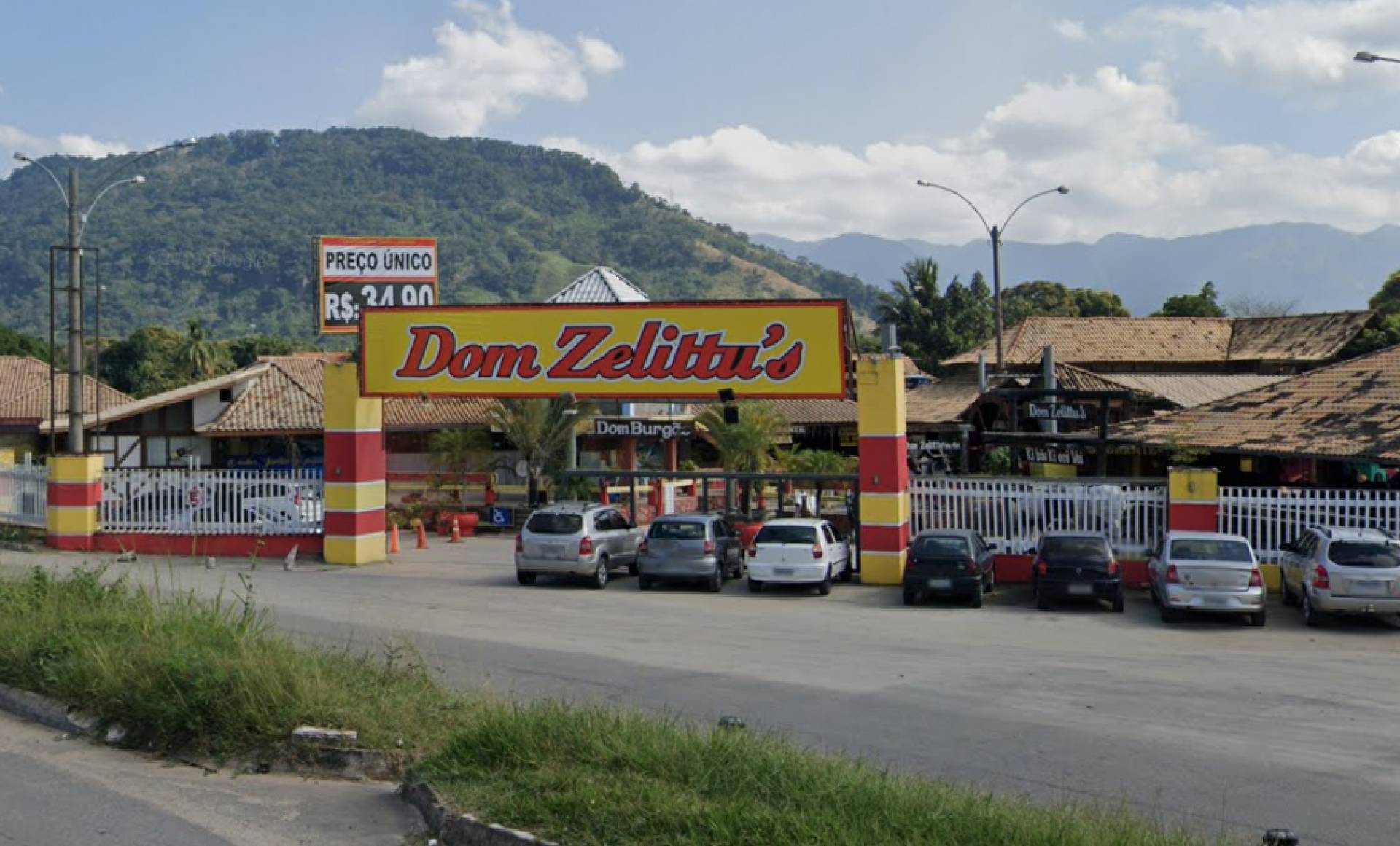 Fachada do Dom Zellitu´s, na estrada Rio-Santos