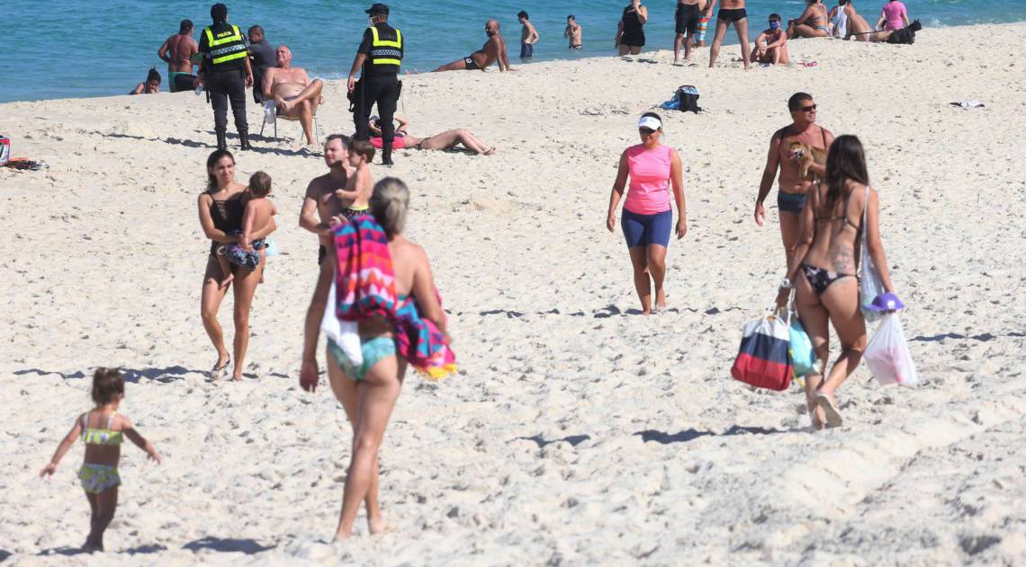 Ap&oacute;s flexibiliza&ccedil;&atilde;o, foi poss&iacute;vel encontrar at&eacute; crian&ccedil;as na praia