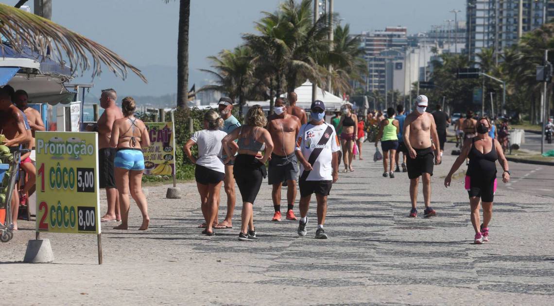 Cal&ccedil;ad&atilde;o lotado, na Barra