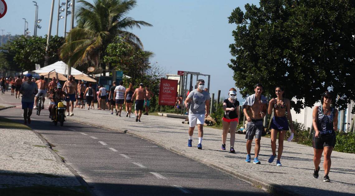 Circula&ccedil;&atilde;o normal de pessoas, na Barra
