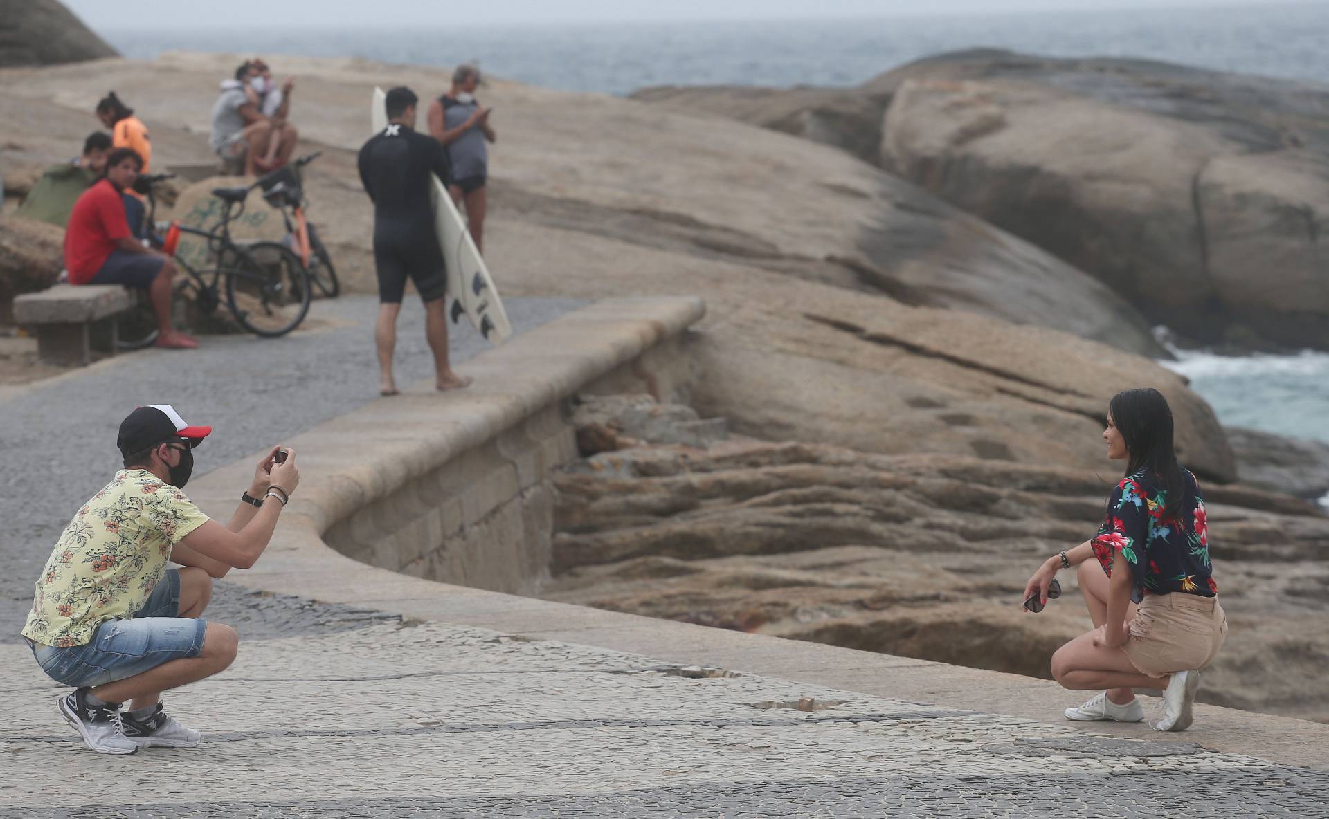Fim de semana seguido ao Dia dos Namorados registrou menor n&iacute;vel de isolamento social desde o in&iacute;cio da pandemia no Rio