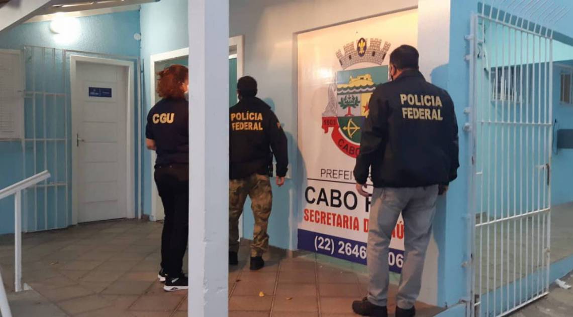 Cumprimento dos mandados na sede da Secretaria Municipal de Cabo Frio - Divulgação / Polícia Federal