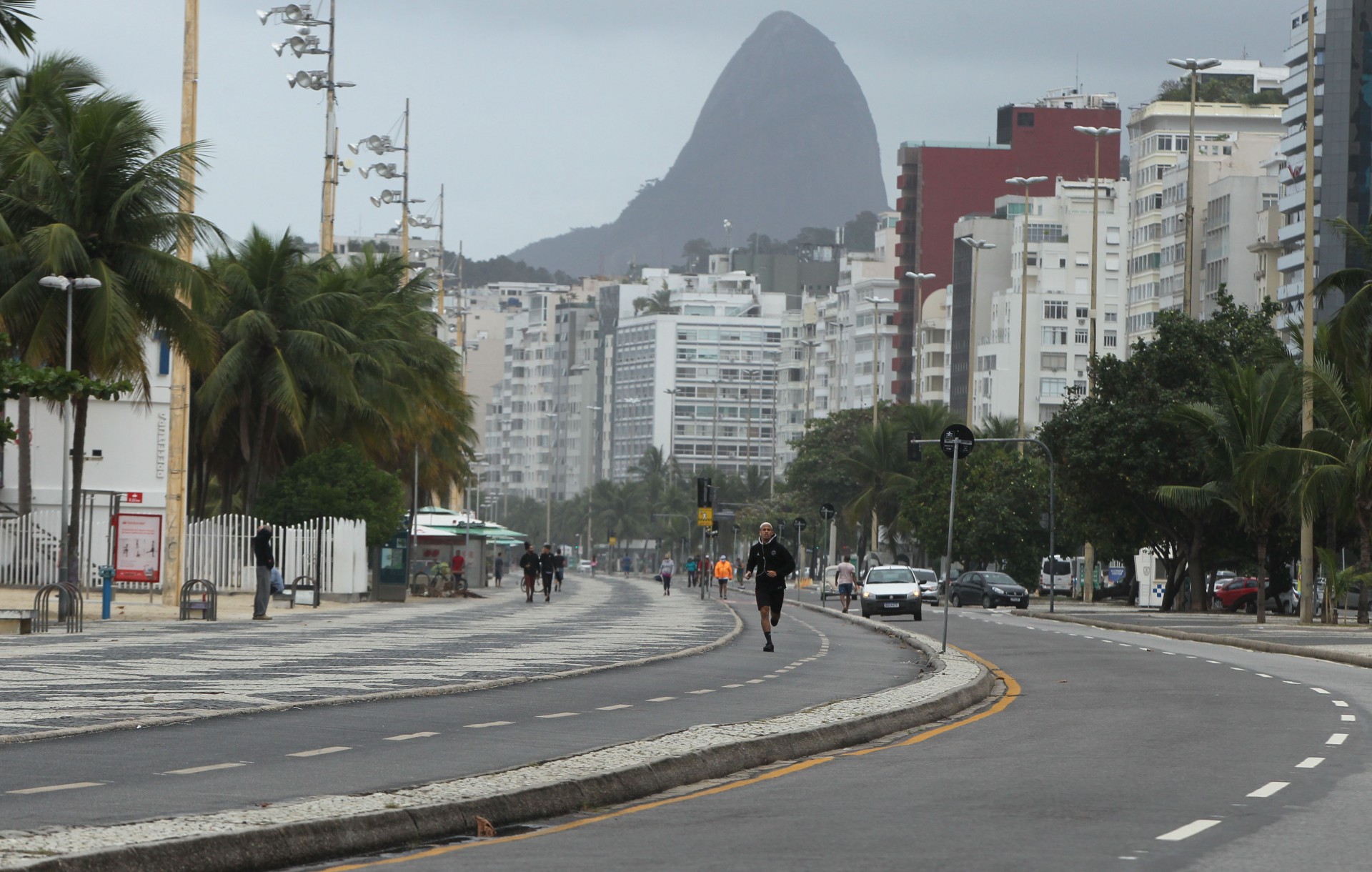 Rio tem céu nublado e previsão de chuva neste domingo
