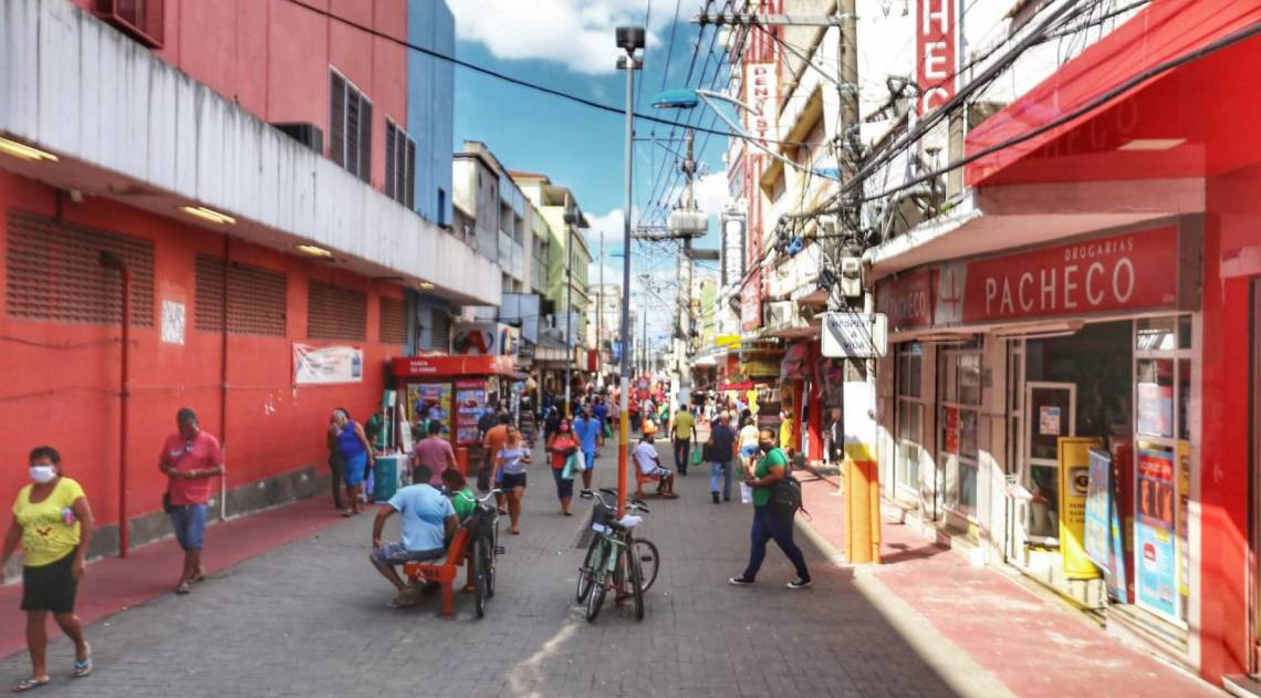 Primeiro dia de comércio aberto em Belford Roxo