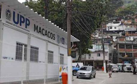 Policiais da UPP Macacos prendem traficante 'Megavolt' após troca de tiros