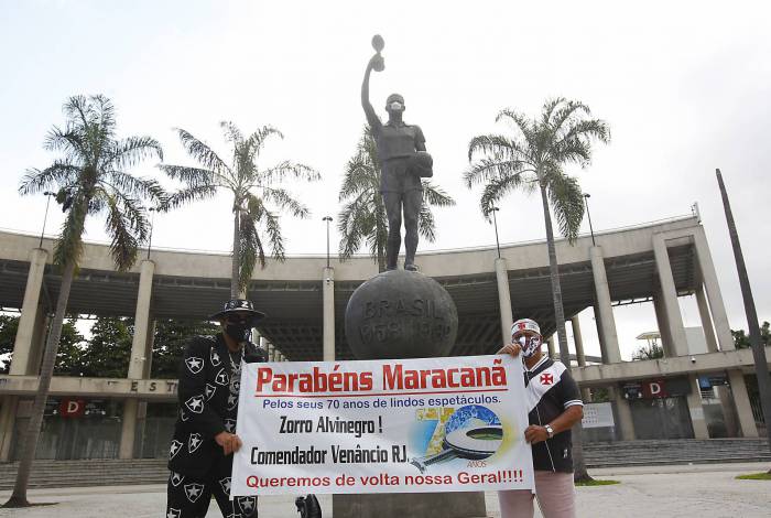 O Zorro Alvinegro (E) e o vascaíno Pecunha, geraldinos assumidos, torcem pelo retorno do espaço mais democrático do Maracanã