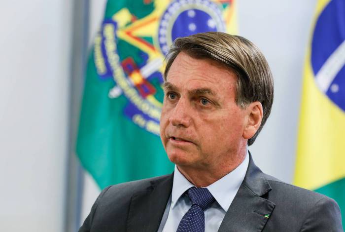 Gabinete de Jair Bolsonaro tinha vaiv&eacute;m suspeito de dinheiro e cargos, revela jornal