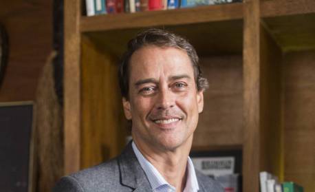 Ex-ator da Globo, Marcello Antony exibe carreira inusitada em Portugal