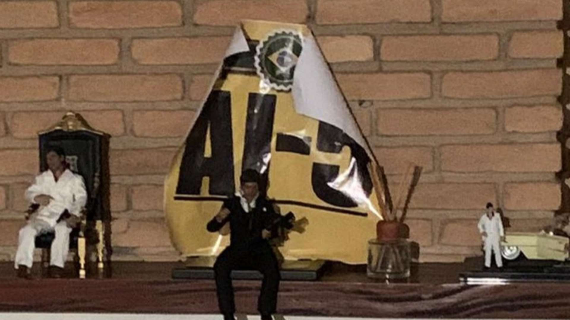 Objeto estava em cima de lareira