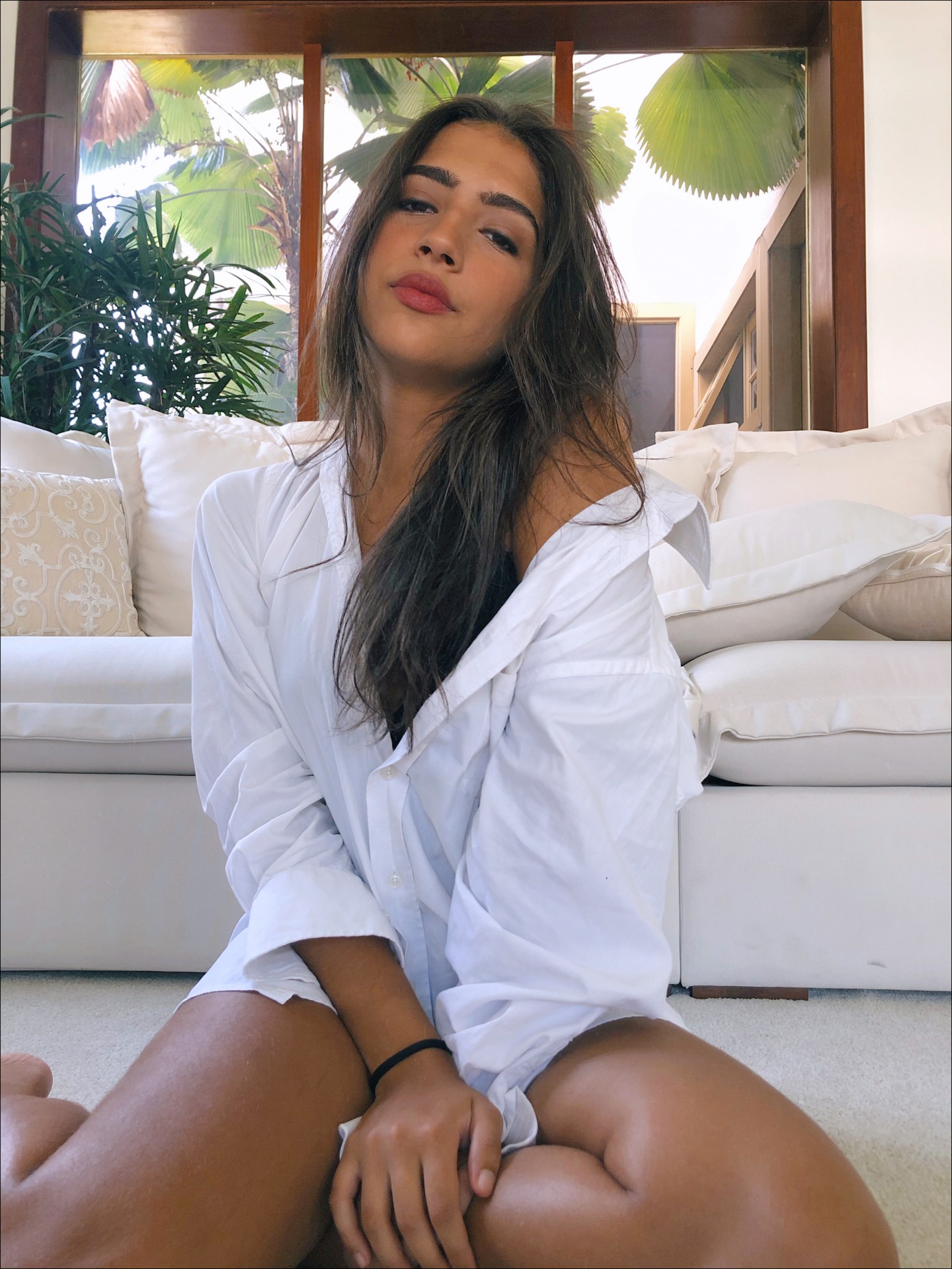 Zona Oeste - Julia Joia, moradora da Barra, lança versão acústica de sua música mais baixada no Spotify