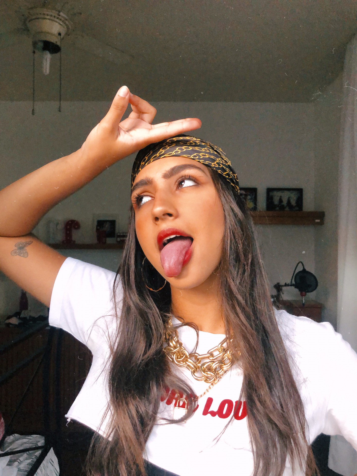 Zona Oeste - Julia Joia, moradora da Barra, lança versão acústica de sua música mais baixada no Spotify