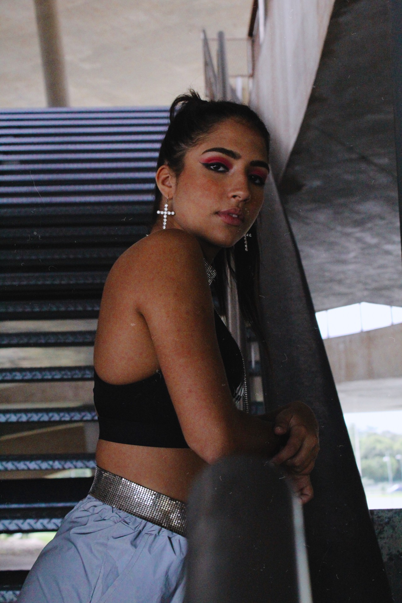 Zona Oeste - Julia Joia, moradora da Barra, lança versão acústica de sua música mais baixada no Spotify