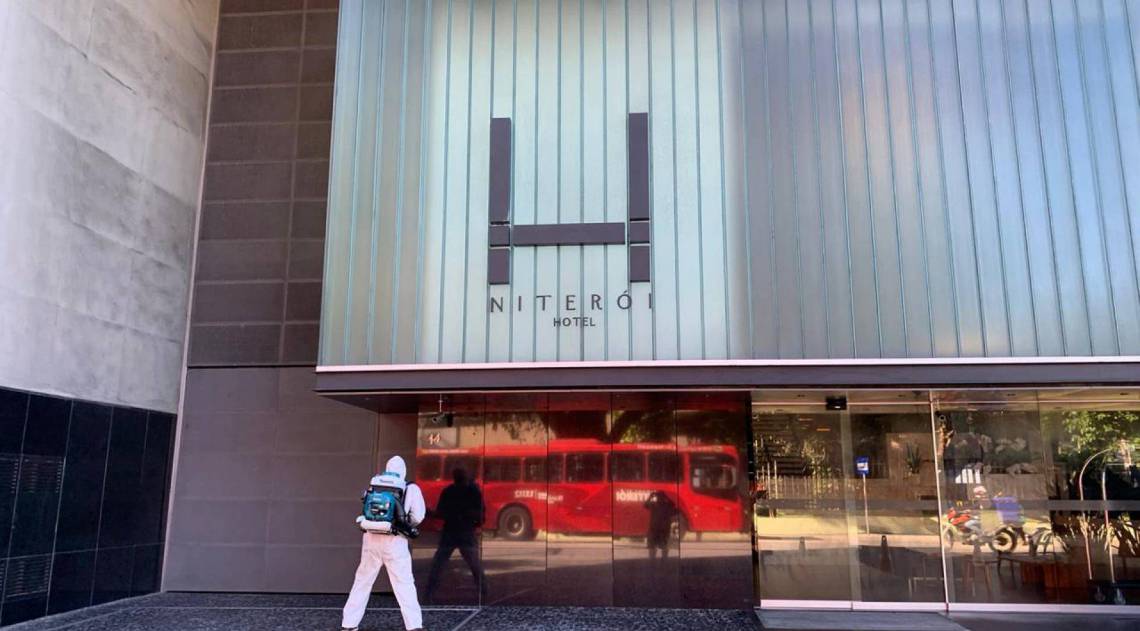 Higienização frequente será uma das adequações do segmento hoteleiro após pandemia. Higienização do H Hotel Niterói