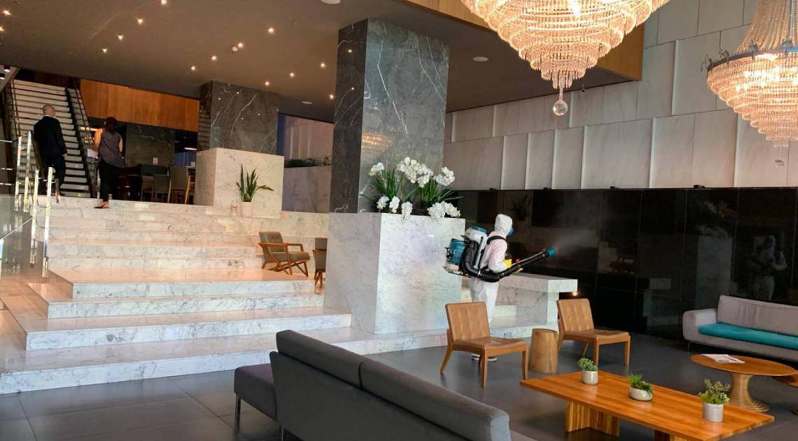 Higienização frequente será uma das adequações do segmento hoteleiro após pandemia. Higienização do H Hotel Niterói