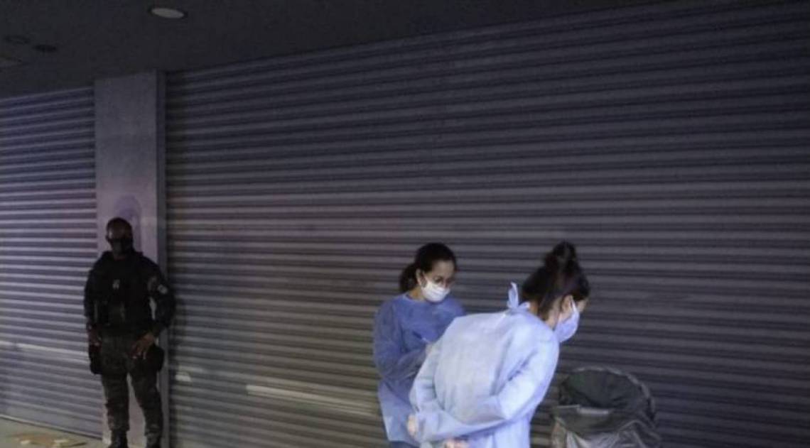 Abordagem leva informação sobre o novo Coronoavírus à pessoas em situação de rua. foto divulgação - Divulgação