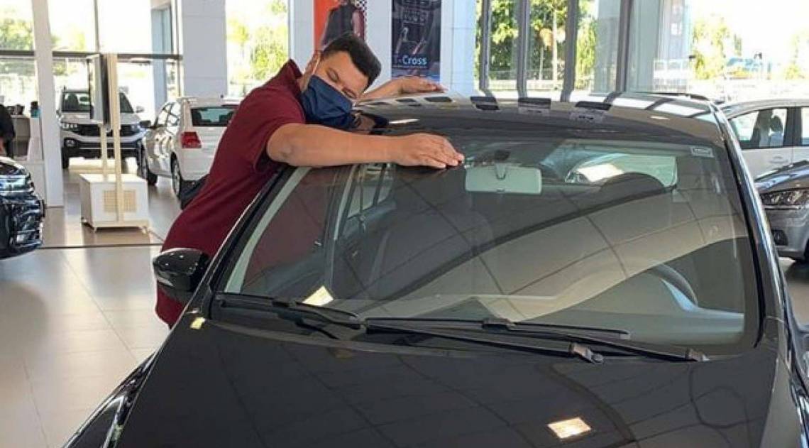 Babu Santana busca carro que ganhou dentro do 'BBB'