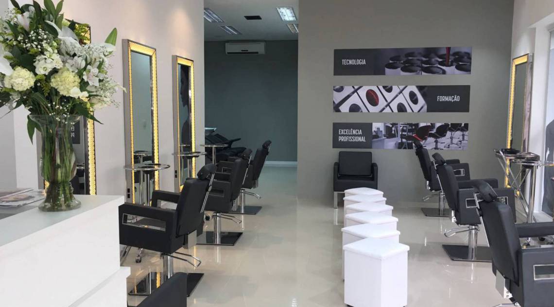 Alfaparf entrega álcool em gel no Hospital Municipal Álvaro Ramos, na Taquara, e disponibiliza kits com produtos básicos para profissionais  - DIVULGAÇÃO