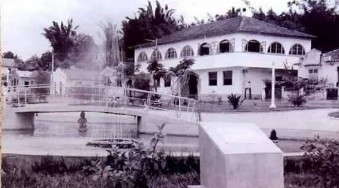 Praça Vicente Cicarino, ainda conhecida como Praça 5 de julho, sem data definida