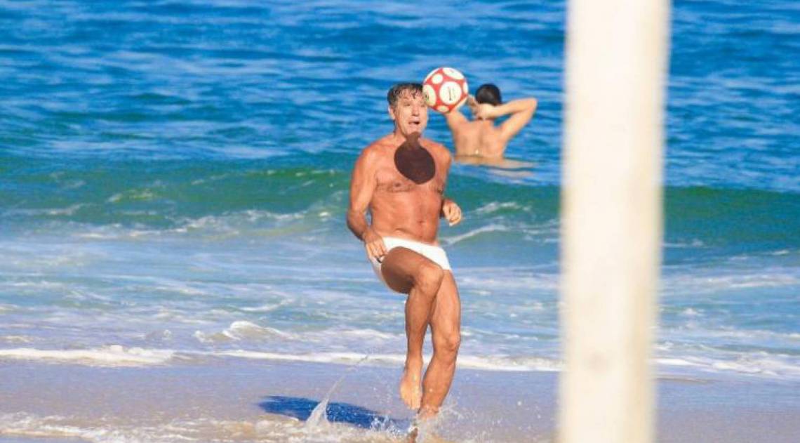 Renato Gaúcho curte praia em meio à quarentena - AgNews