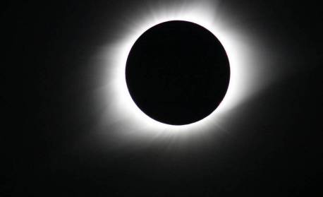 Brasil terá eclipse solar parcial nesta segunda, entre meio-dia e 15h