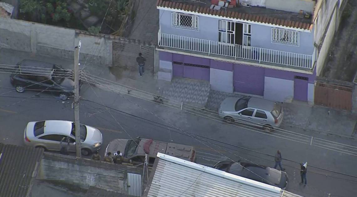Polícia faz operação em endereço ligado a parentes de Queiroz em busca de Márcia Oliveira de Aguiar - Reprodução/ TV Globo