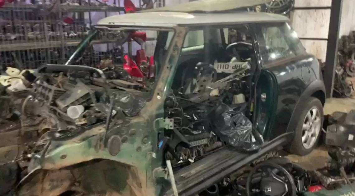 No interior da loja, foi apreendida uma grande quantidade de peças sem a origem