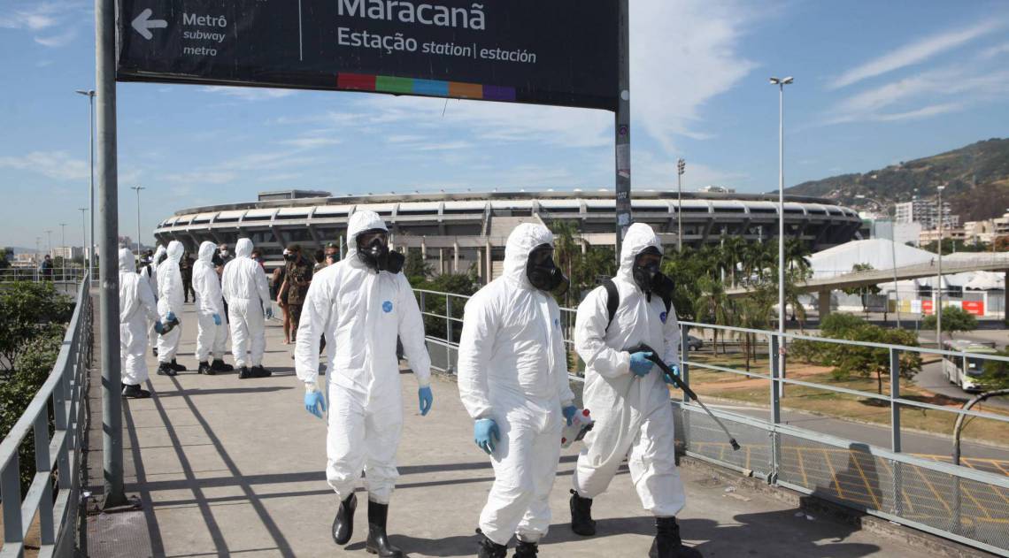 Rio, 24/06/2020  - COVID 19 - CORONAVIRUS - Exercito executa higienizacao na estacao da supervia do Maracana. zona norte do Rio. coronavirusrio. Foto: Ricardo Cassiano/Agencia O Dia