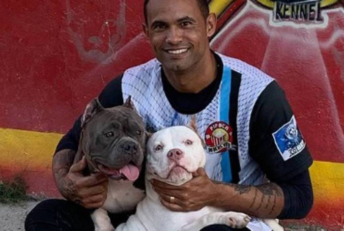 Ap&oacute;s repercuss&atilde;o negativa, canil que contratou Bruno suspende 'propaganda'