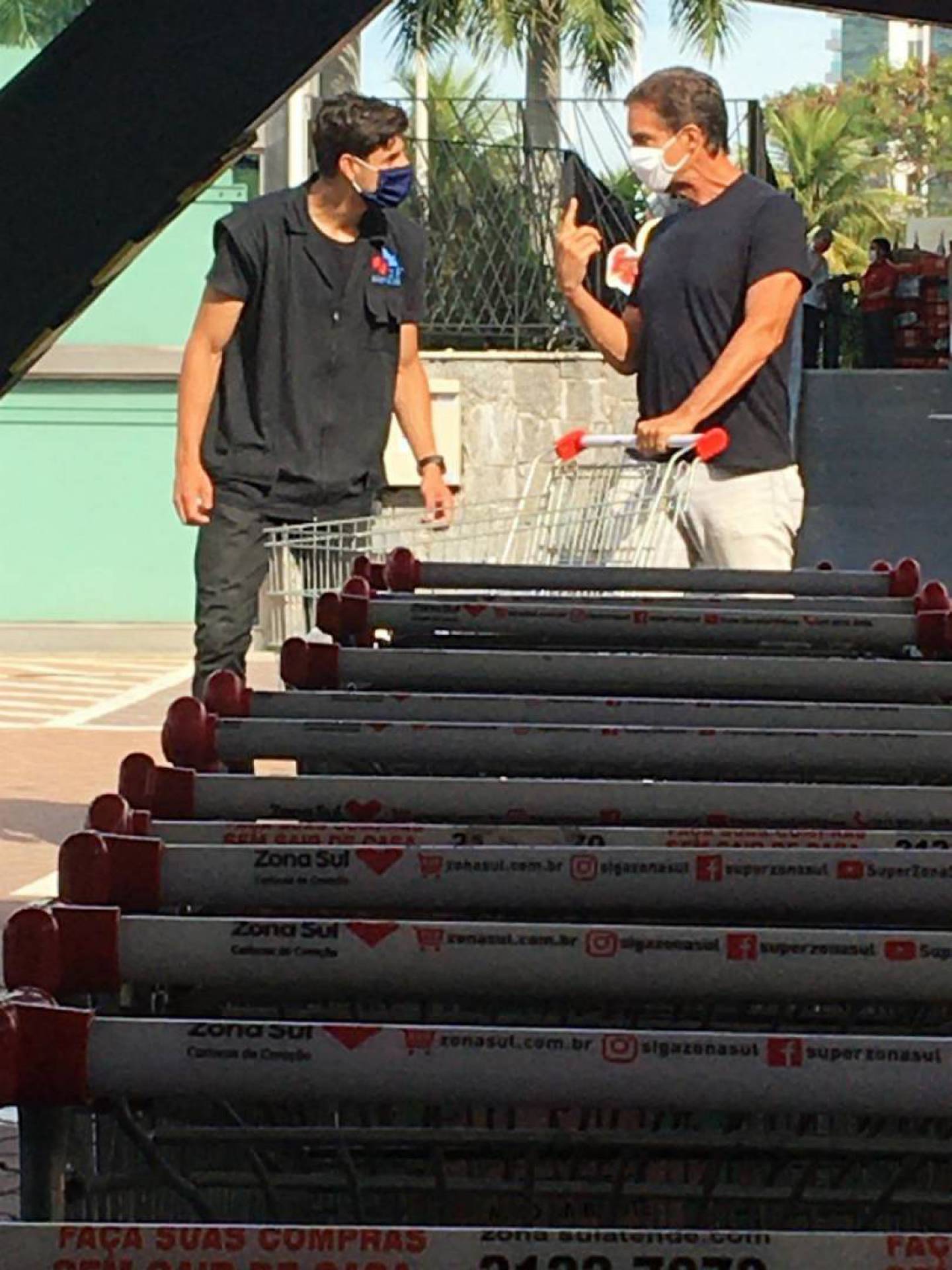 Mauricio Mattar almoça com sua mãe no Terreirão