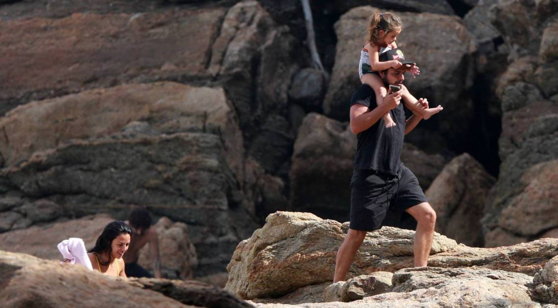 Bruno Gissoni na praia com a família - Dilson Silva / AgNews