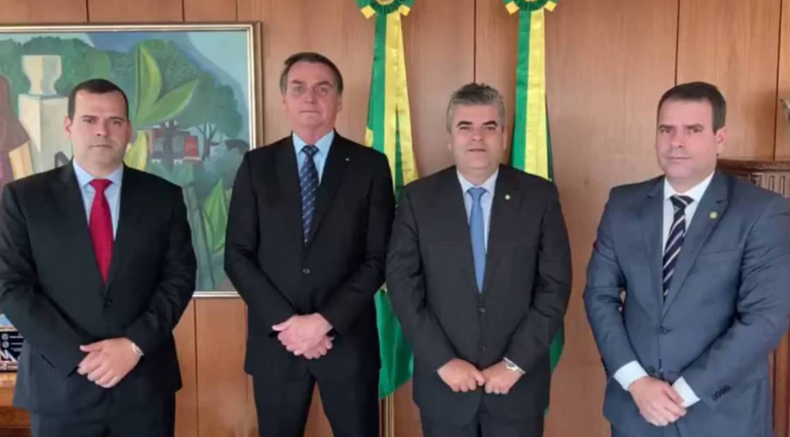 Na foto, família Reis: Gutemberg Reis, Jair Bolsonaro, Washington Reis e Rosenverg Reis - Divulgação