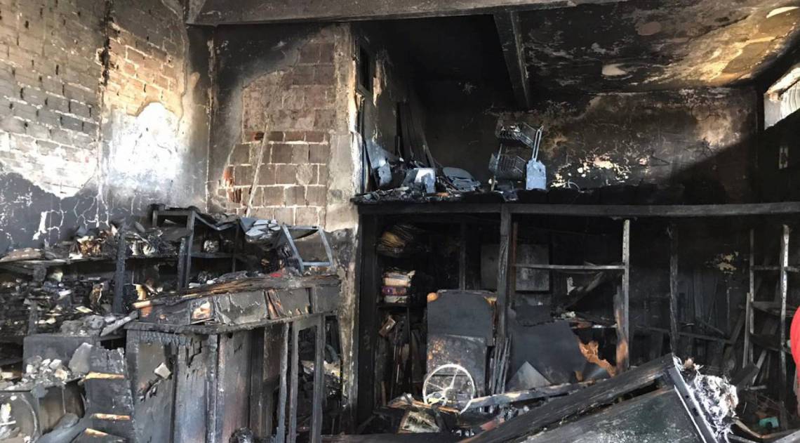 Fogo atinge loja de artigos religiosos no Pechincha, em Jacarepaguá, na Zona Oeste - Arquivo pessoal