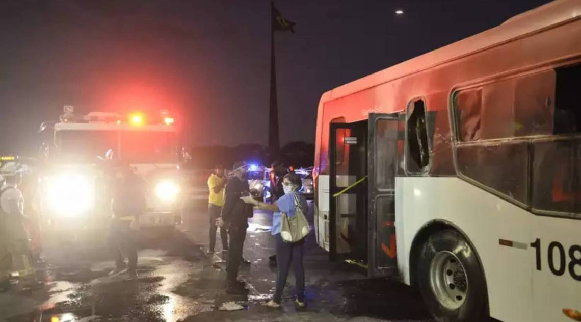 Ônibus queimado na Esplanada dos Ministérios - Reprodução