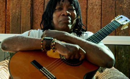 Milton Nascimento completa 80 anos e recebe homenagens