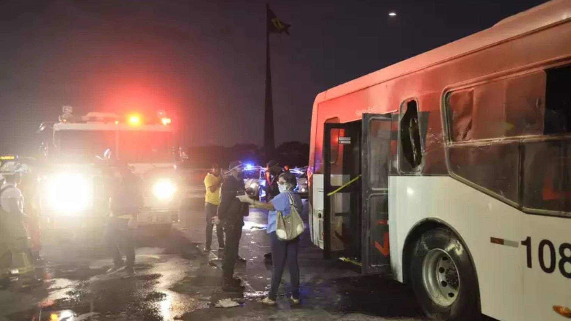 Homem que incendiou ônibus na Esplanada disse que Bolsonaro deve R$ 2 bilhões para ele