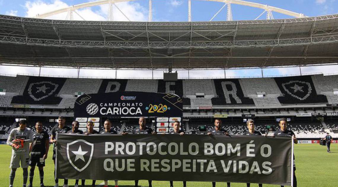 Equipe levou faixa na entrada em campo