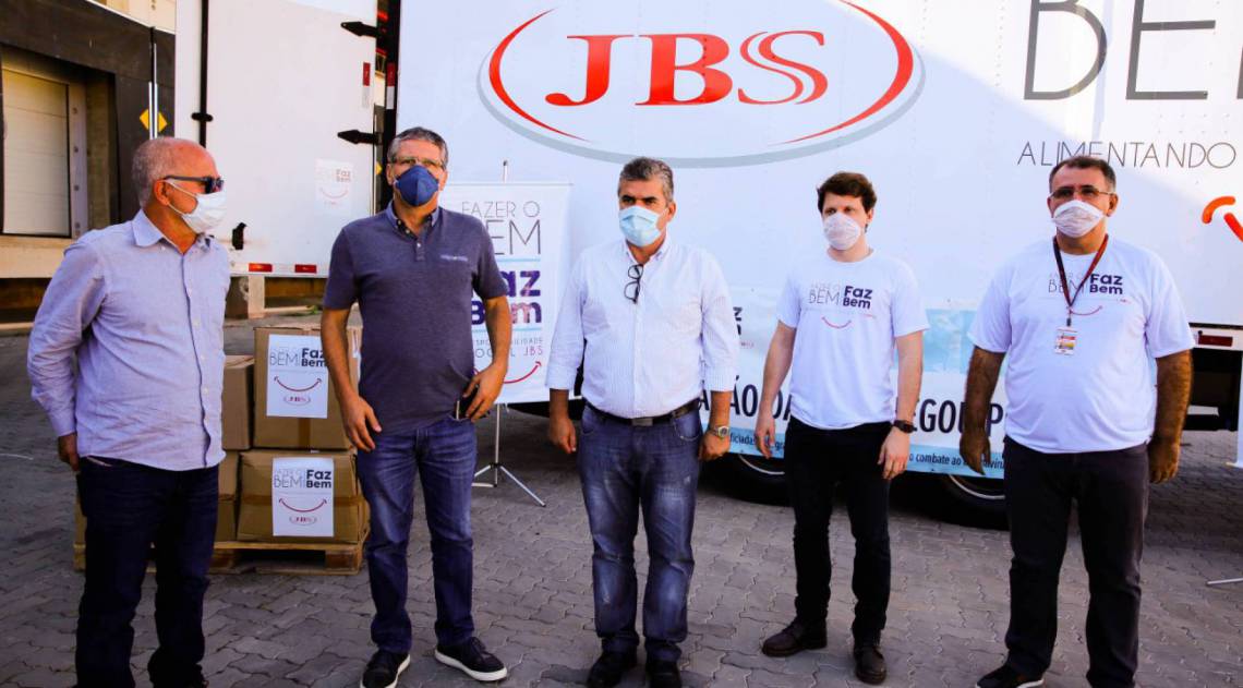 Duque de Caxias recebe doação de milhares de equipamentos individuais da JBS