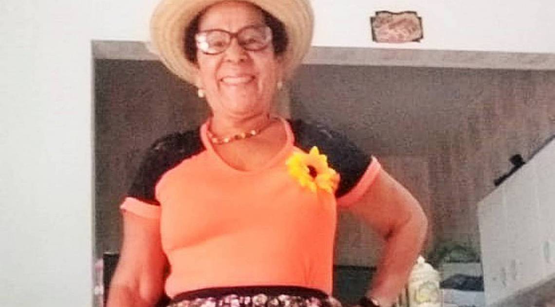 Maria Abgail entra no clima e diz que não perde um dia do Arraiá do Idoso