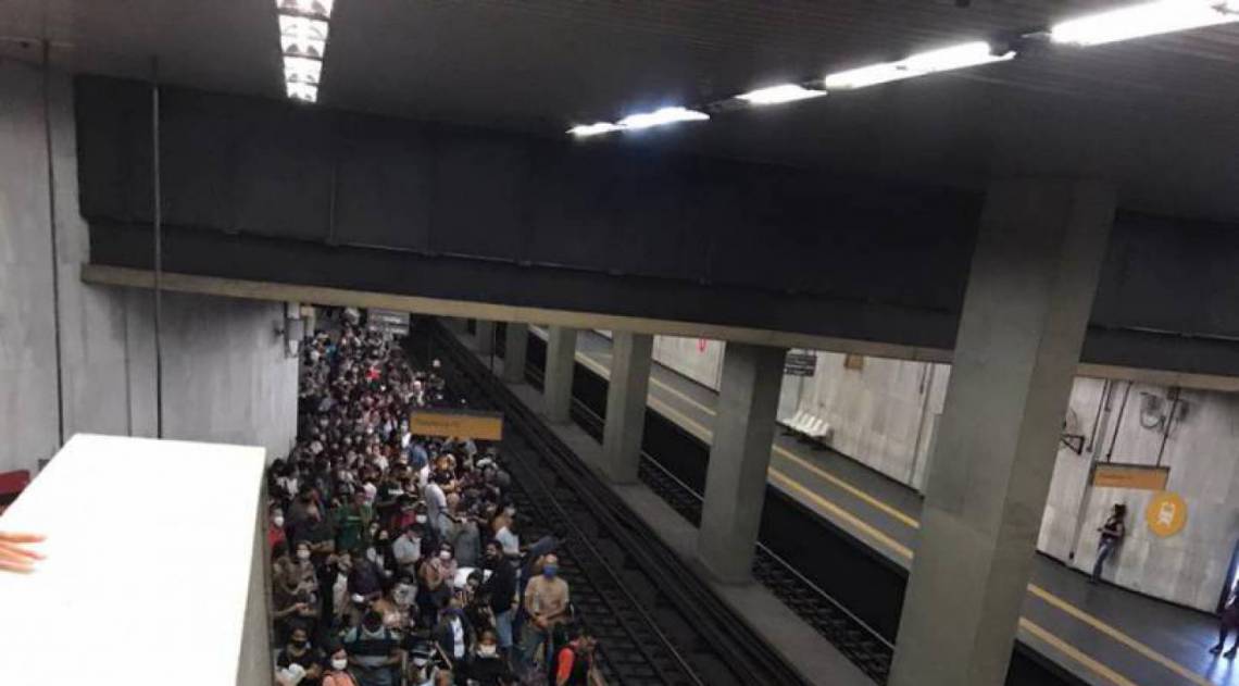 Homem Ejacula Na Calça De Jovem Na Estação De Metrô Da Glória Rio De