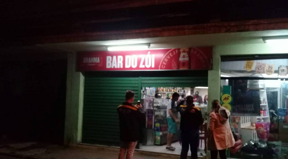 Agentes de fiscalização receberam denúncias e conseguiram flagrar a movimentação irregular no interior do estabelecimento - Vinícius Ferreira