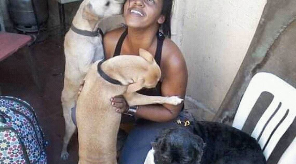Licia Regina, moradora de Belford Roxo, ajuda cachorros de rua - Arquivo pessoal