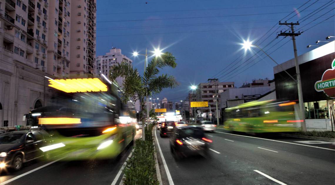 Escolas, universidades, academias de ginástica, cinemas e teatros permanecem fechados; vendedores ambulantes regularizados ainda não podem atuar - Divulgação / Leonardo Simplício