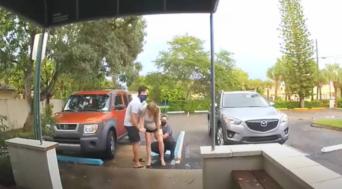Bebê nasceu nesta quarta-feira em um estacionamento na Flórida - Youtube / Reprodução 