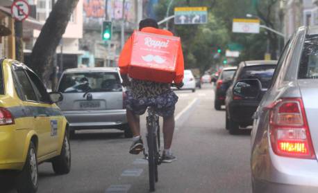 Entregadores de aplicativos suspendem greve após reforço da promessa de Lula