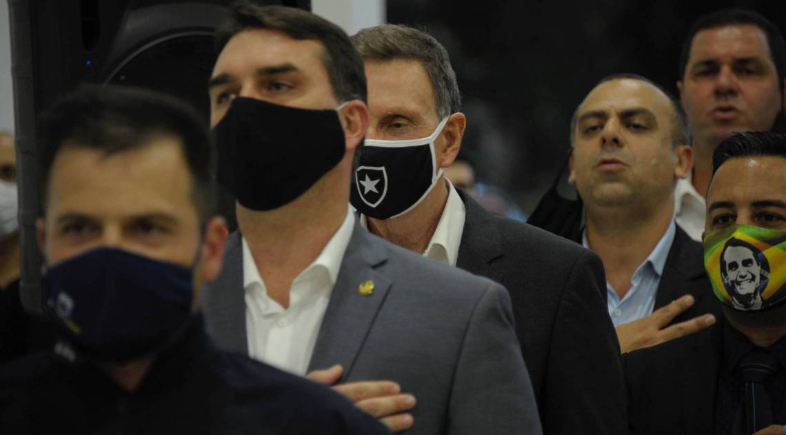 O senador Flávio Bolsonaro esteve presente na assinatura do convênio
