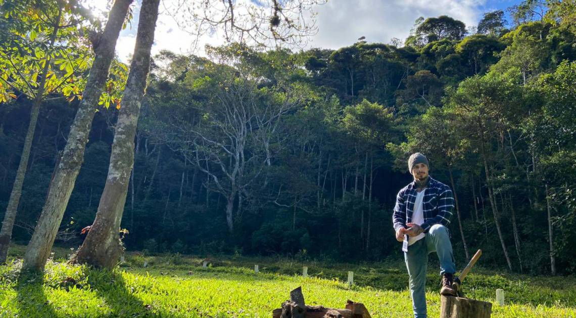 Zona Oeste - Léo Stronda interpreta lenhador no clipe do rap lançado na última quinta-feira, que faz referência ao universo da musculação