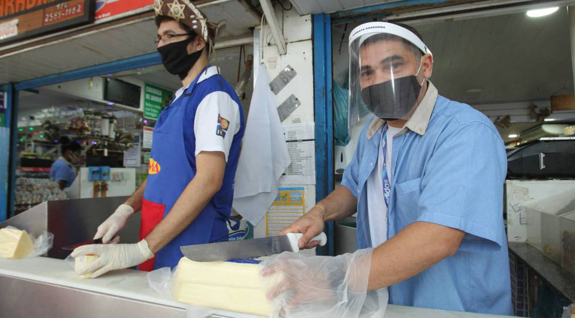 Rio - 04/07/2020 - Covid19 -  Reabertura do Centro de Tradiçoes Nordestinas,No Pavilhao de Sao Cristovao. Na foto, Edvando Freitas Costa, o 